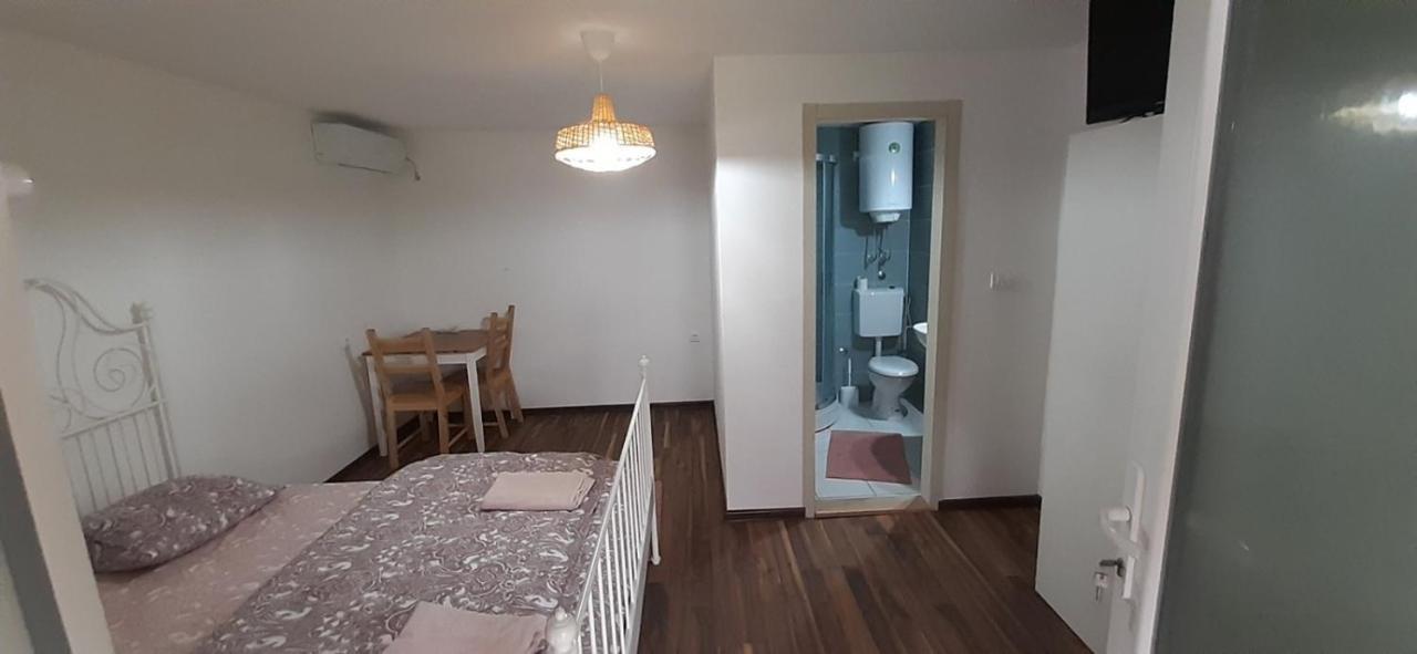 Domacinstvo Cikic Zasavica Guest House Eksteriør bilde